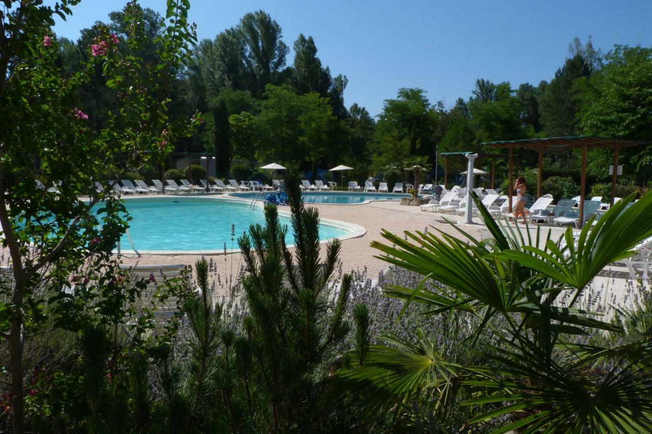 Hôtel Camping L'Eau Vive à Dauphin Extérieur photo