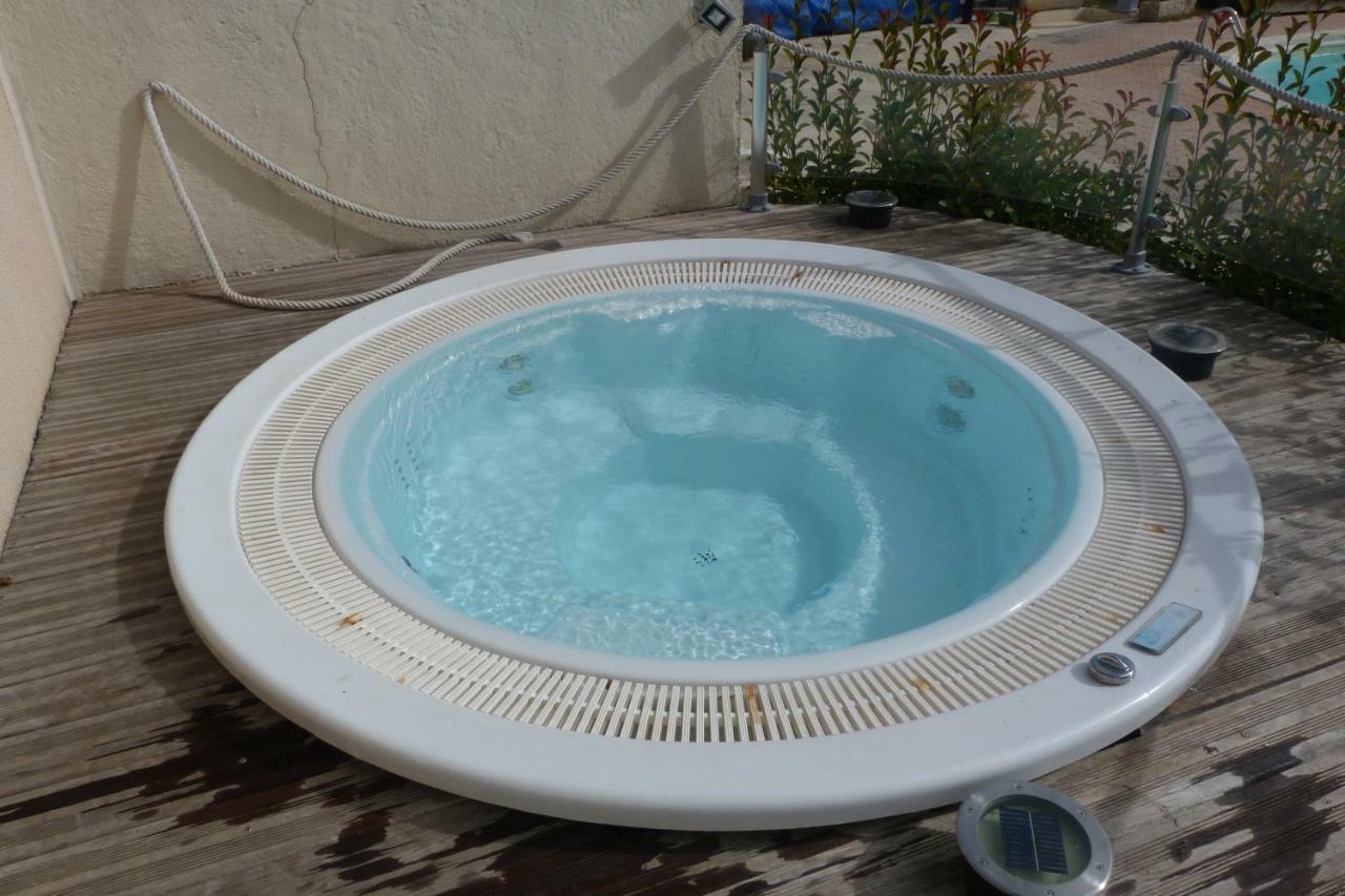 Hôtel Camping L'Eau Vive à Dauphin Extérieur photo