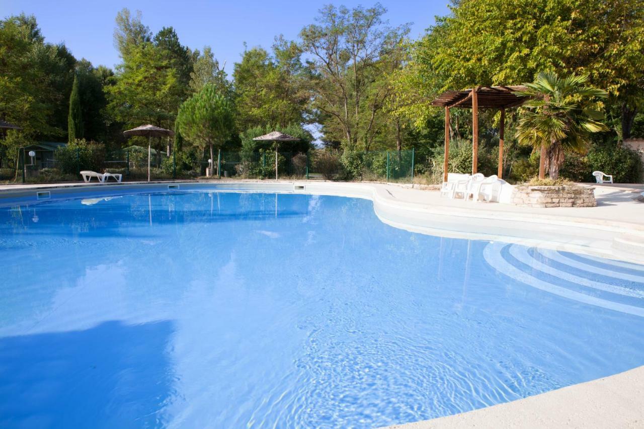 Hôtel Camping L'Eau Vive à Dauphin Extérieur photo