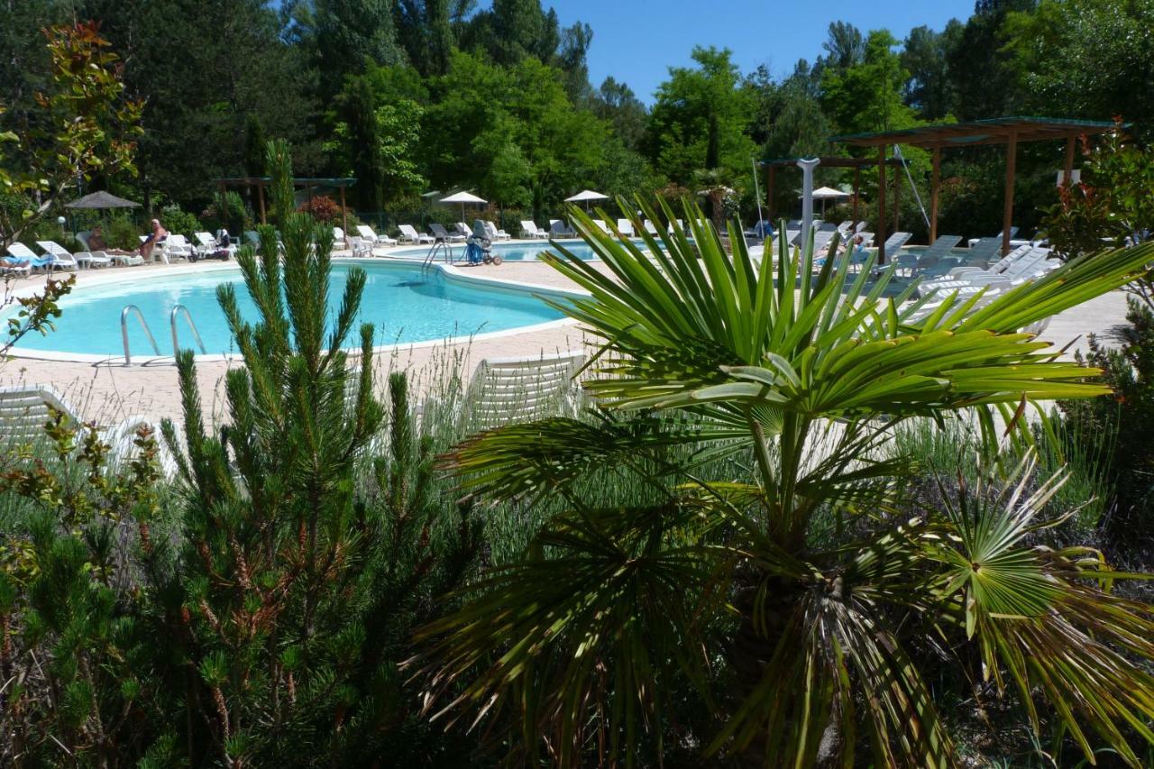 Hôtel Camping L'Eau Vive à Dauphin Extérieur photo